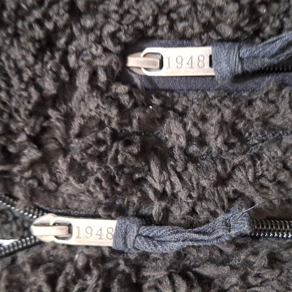 Weatherproof Hooded Black Sherpa Vest - Picture 6 of 8